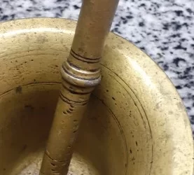 Piulita bronz cu pistil