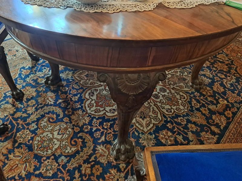 Vand mobilier din secolul XX