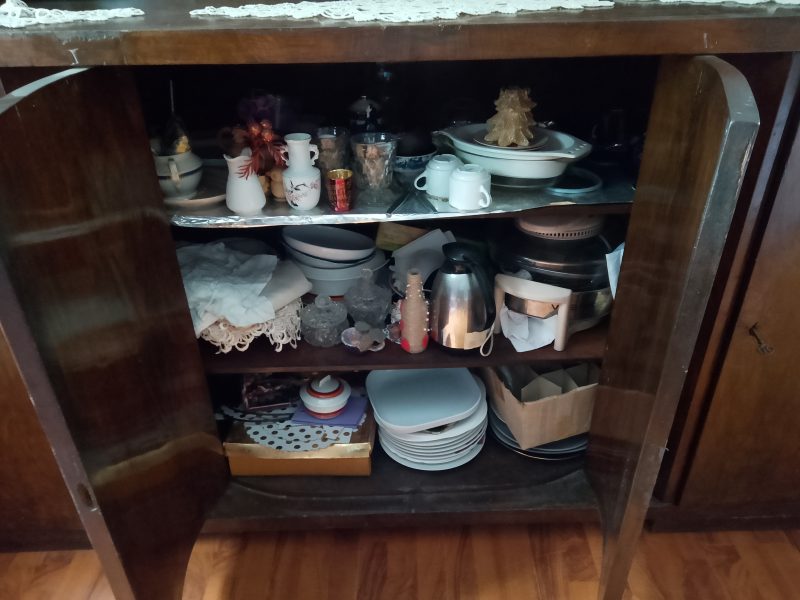 Set mobilier din lemn masiv de nuc