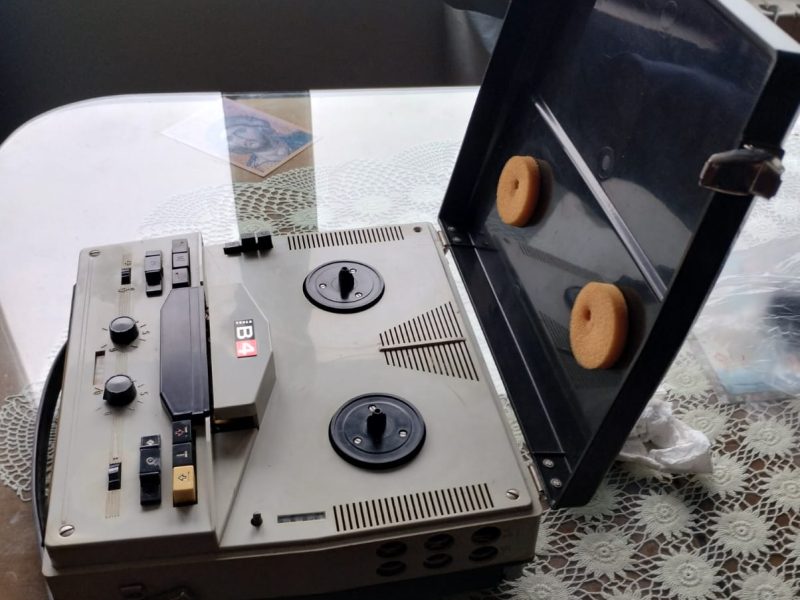 Magnetofon Tesla B4