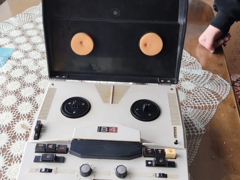 Magnetofon Tesla B4