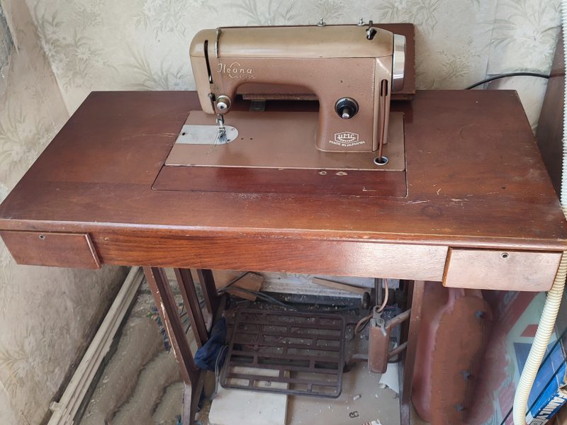 MAȘINĂ DE CUSUT ILEANA – VINTAGE – FUNCȚIONALĂ – STARE FOARTE BUNĂ